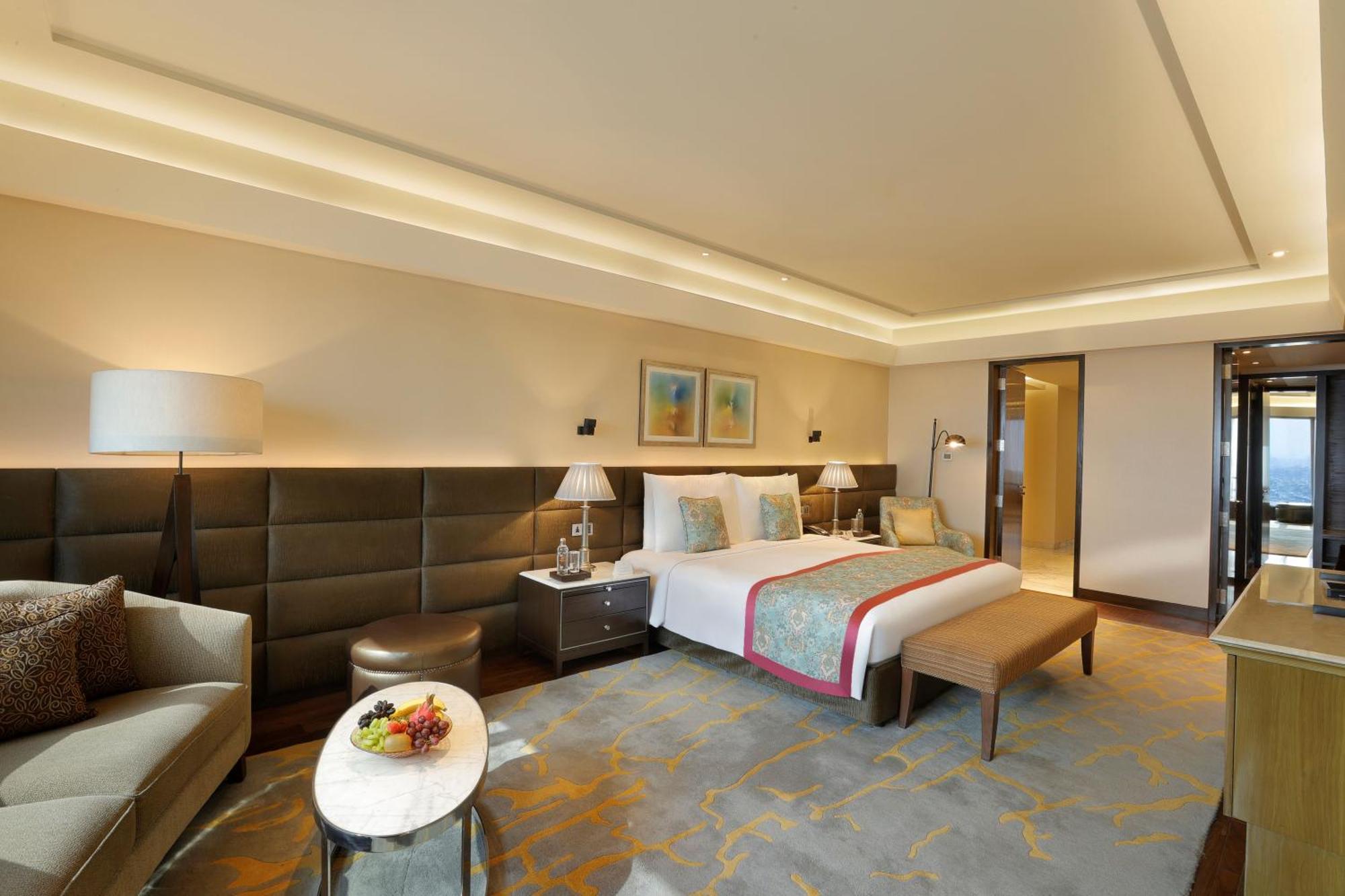 فندق ذا ليلا أمبيانس كونفينشن دلهي نيودلهي المظهر الخارجي الصورة A suite at the hotel