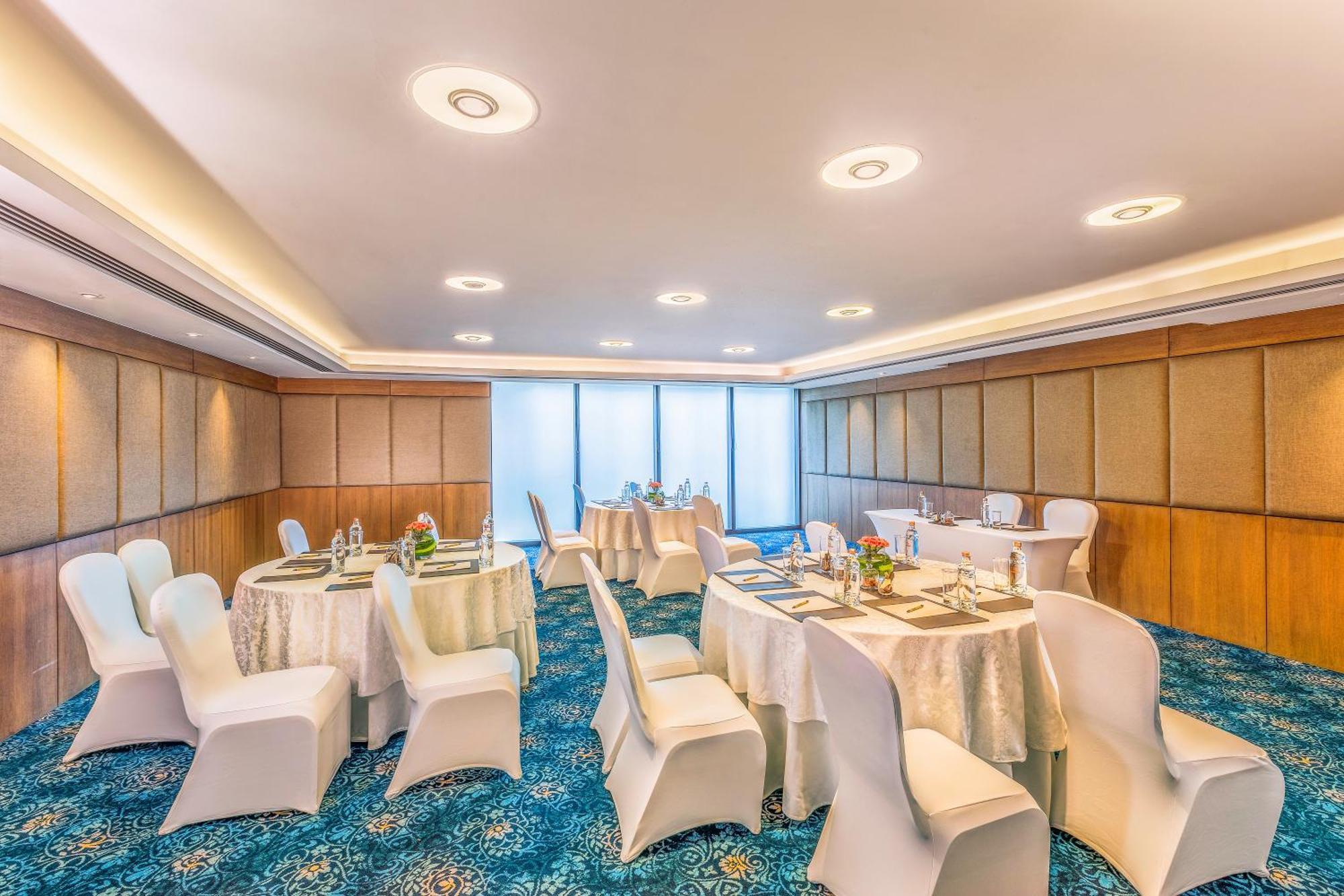 فندق ذا ليلا أمبيانس كونفينشن دلهي نيودلهي المظهر الخارجي الصورة Meeting room