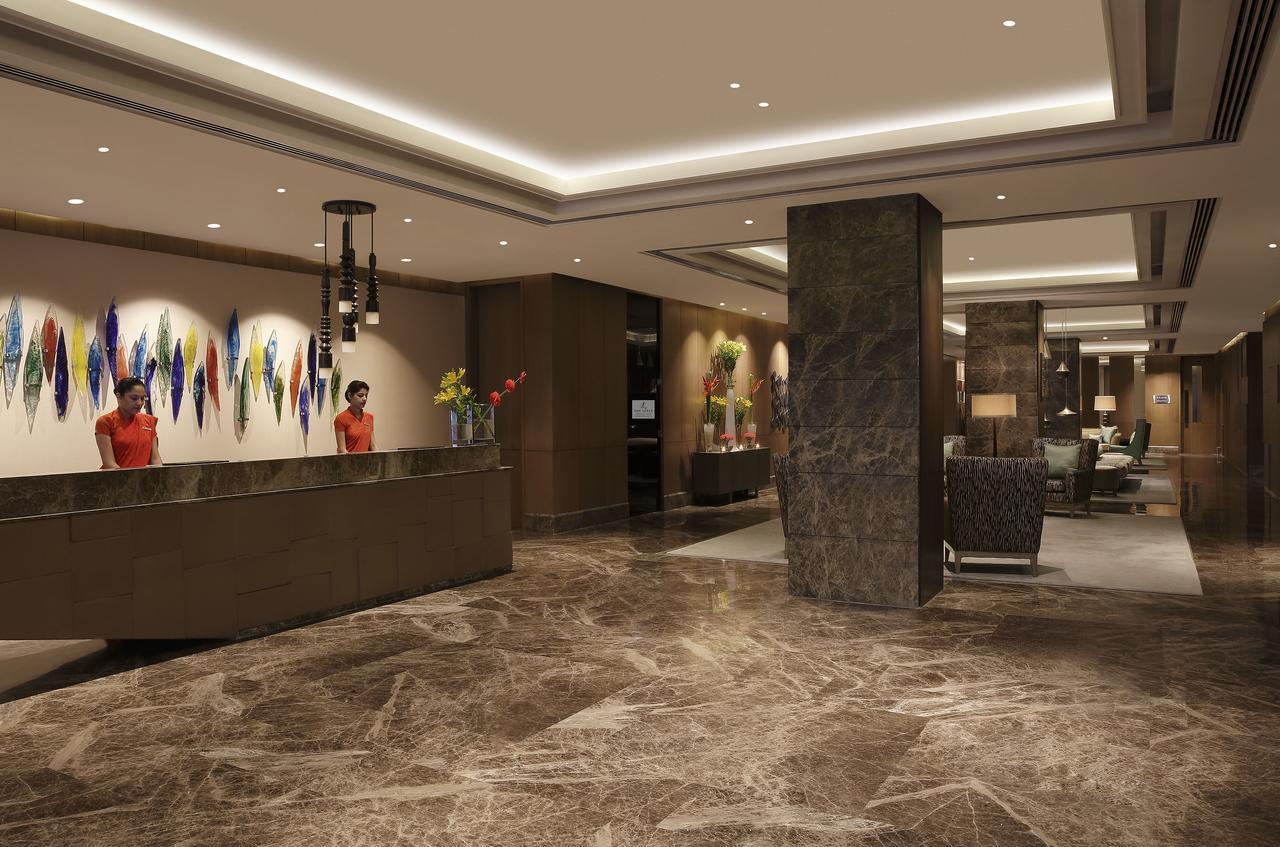 فندق ذا ليلا أمبيانس كونفينشن دلهي نيودلهي المظهر الخارجي الصورة The lobby of the hotel