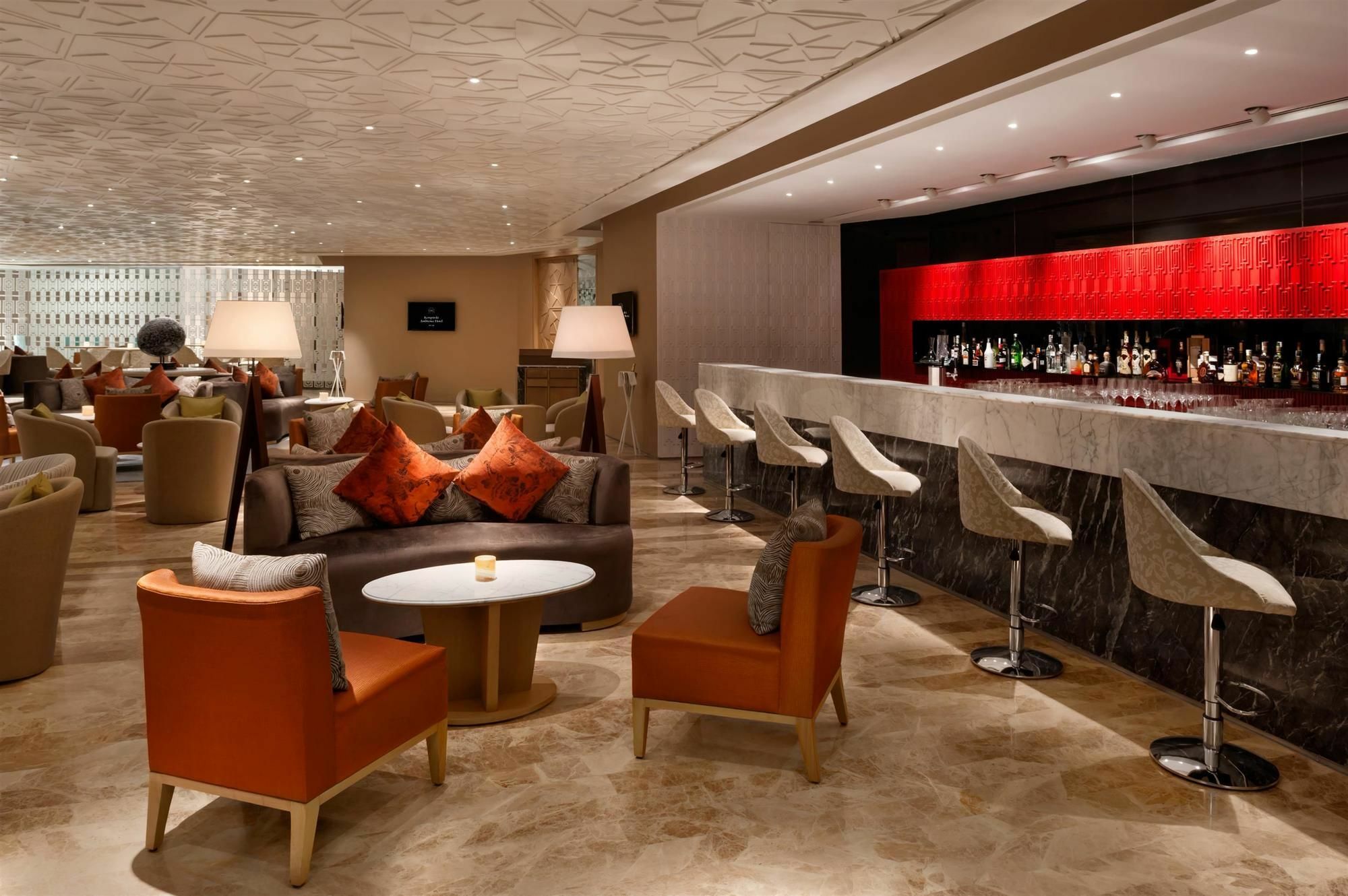 فندق ذا ليلا أمبيانس كونفينشن دلهي نيودلهي المظهر الخارجي الصورة The bar at the lounge